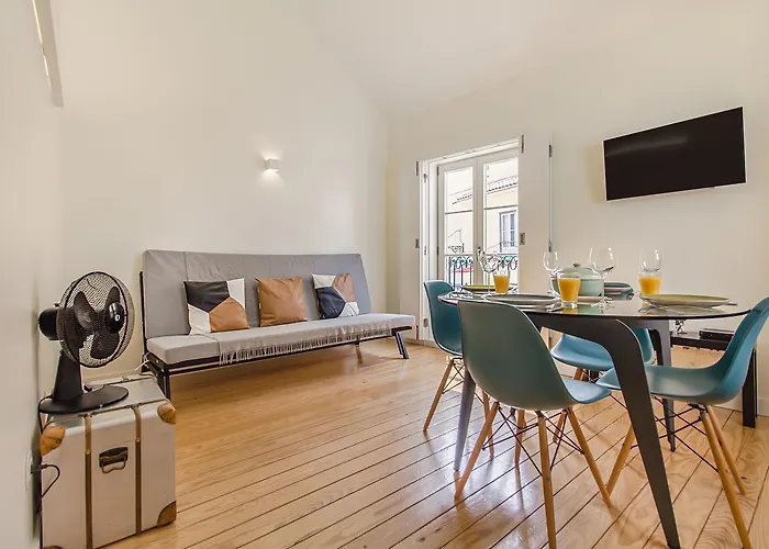 Design Apartment In Typical Alfama
